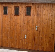 801 – Porte basculante débordante avec portillon