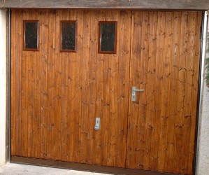 801 – Porte basculante débordante avec portillon