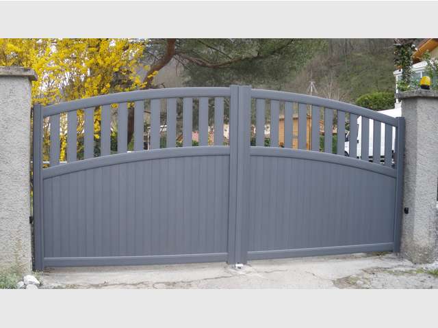 portail-battant-alu-arrondi-ajouré-vizille-fabrication-installation-entretien-alproconcept