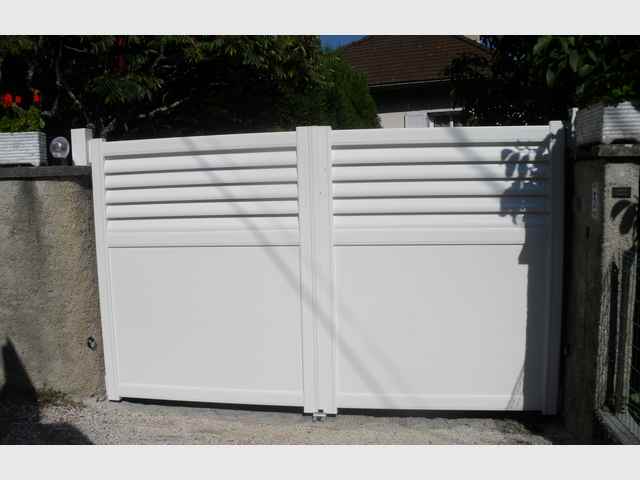 -portail-battant-alu-contemporain-ajouré-claix-fabrication-installation-entretien-alproconcept