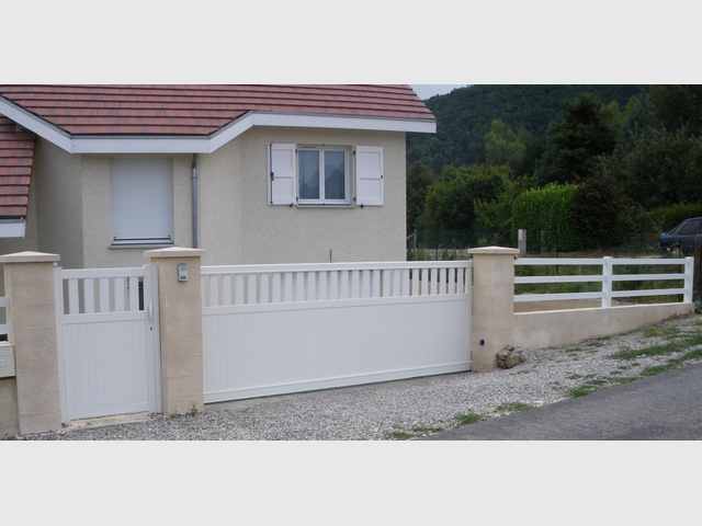 portail-coulissant-contemporain-ajouré-cloture-travé-sinard-fabrication-installation-entretien-alproconcept