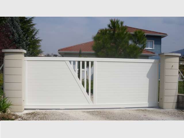 portail-coulissant-contemporain-ajouré-coublevie-fabrication-installation-entretien-alproconcept