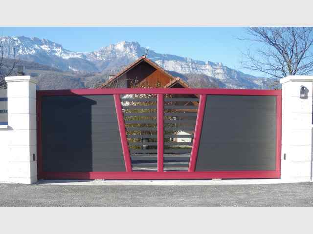portail-coulissant-contemporain-ajouré-vif-bicolore-fabrication-installation-entretien-alproconcept