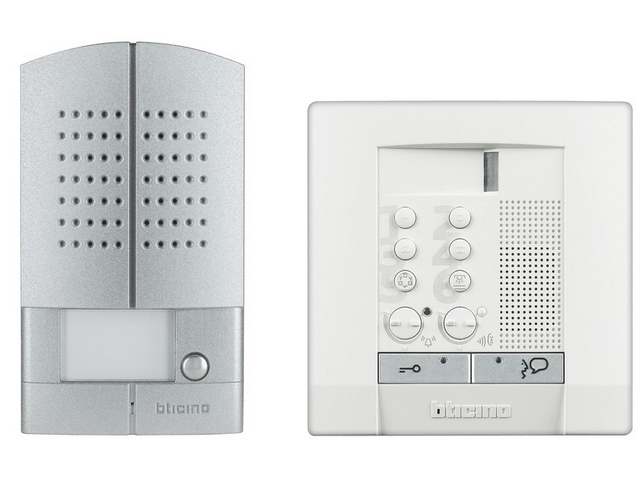 Interphone-main-libre-portail-alu-fabrication-installation-entretien-alproconcept.uriage