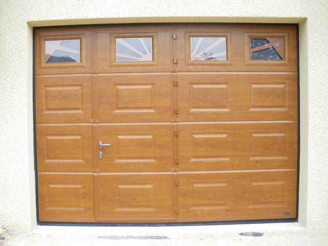 Porte sectionnelle avec portillon