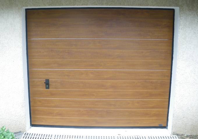 Porte sectionnelle ton bois