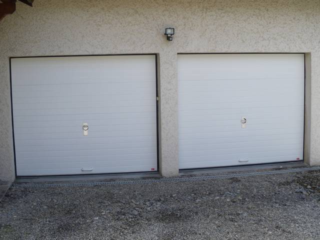 Portes sectionnelles panneaux rainurées
